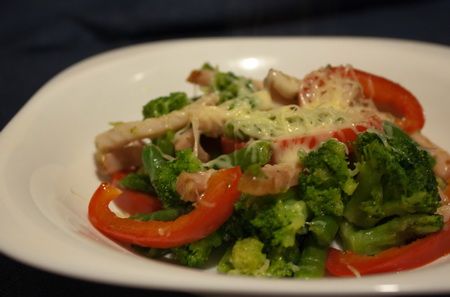 Теплый салат с фасолью и брокколи