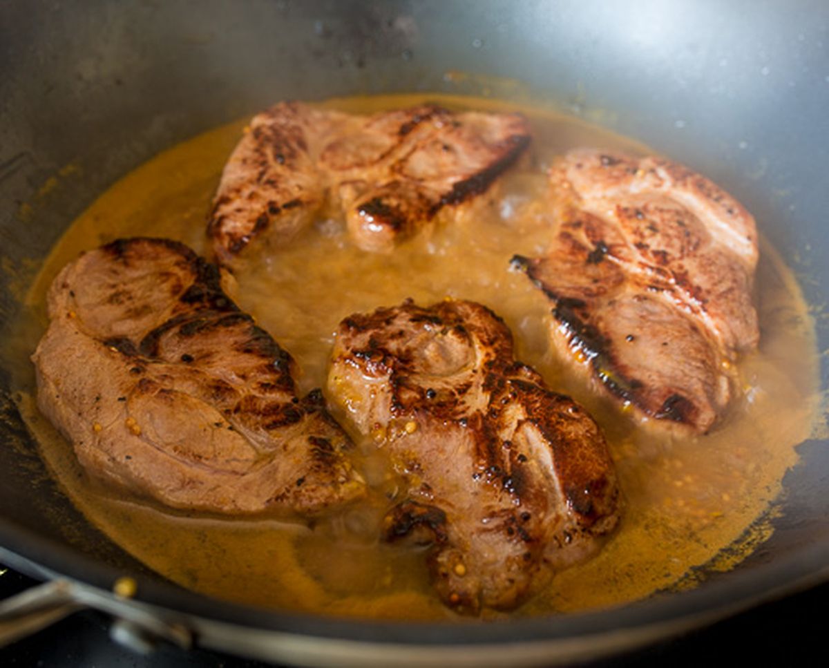 Вкус Юга: свиные отбивные в сливочном соусе - рецепт от профессионалов