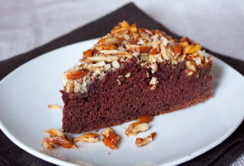 Рецепт шоколадного пирога с миндалем