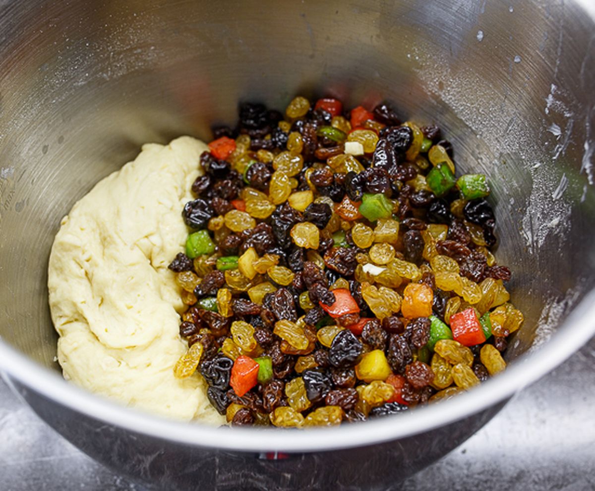 Добавляем сухофрукты