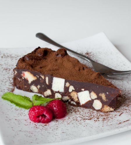 Рецепт ленивого шоколадного торта с печеньем