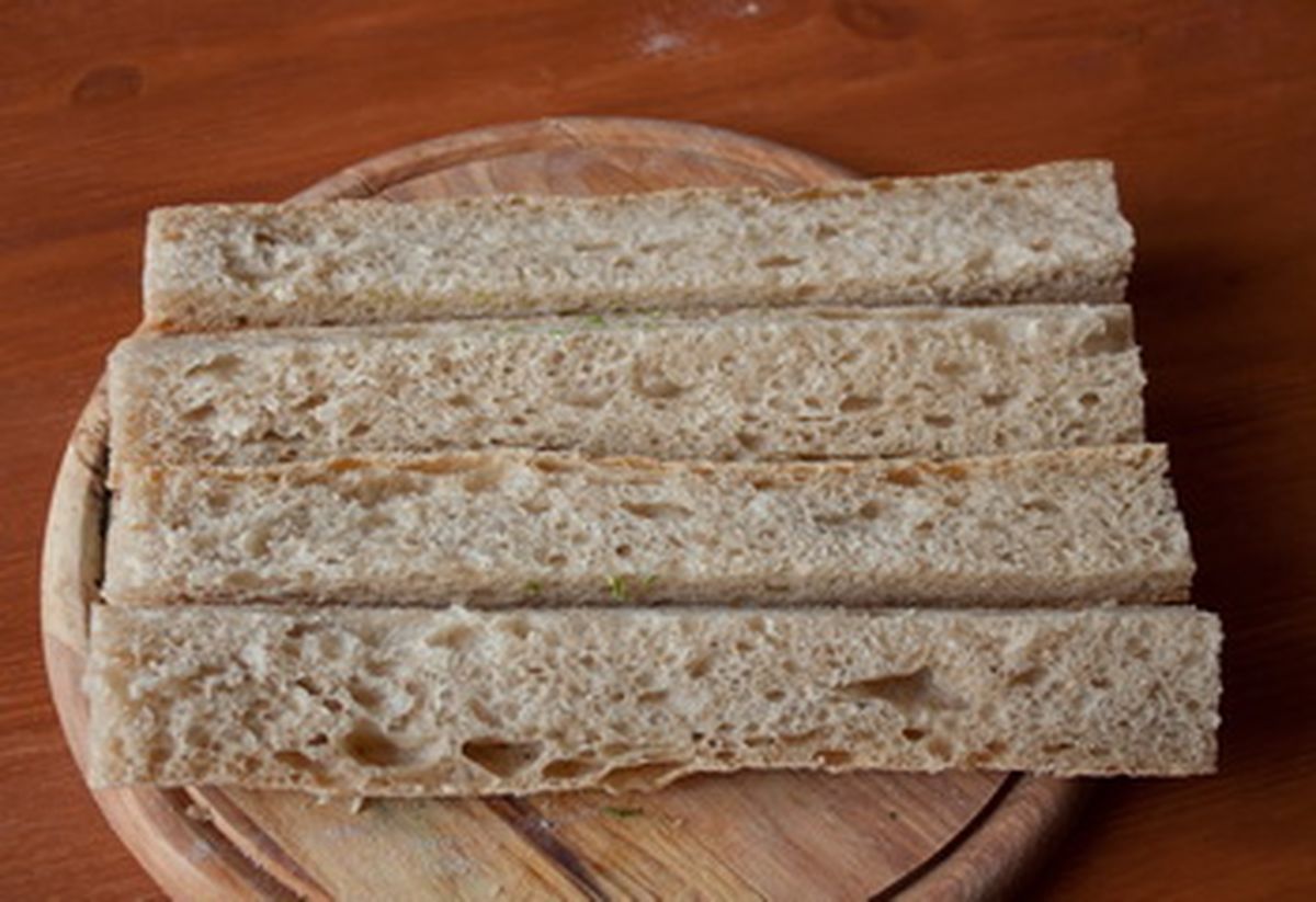 Разрезаем хлеб