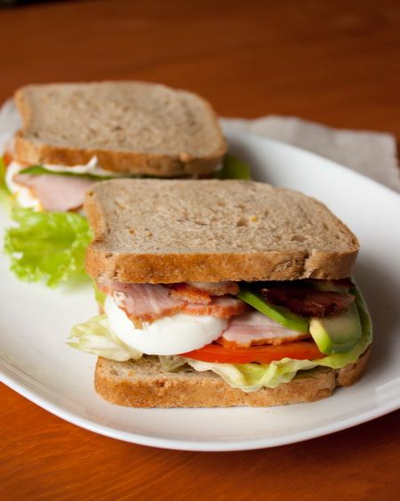 Сэндвич с кобб-салатом
