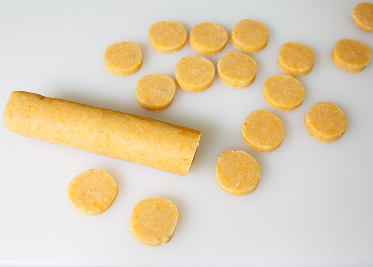 Нарезаем тесто