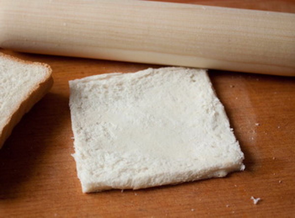 Раскатываем хлеб