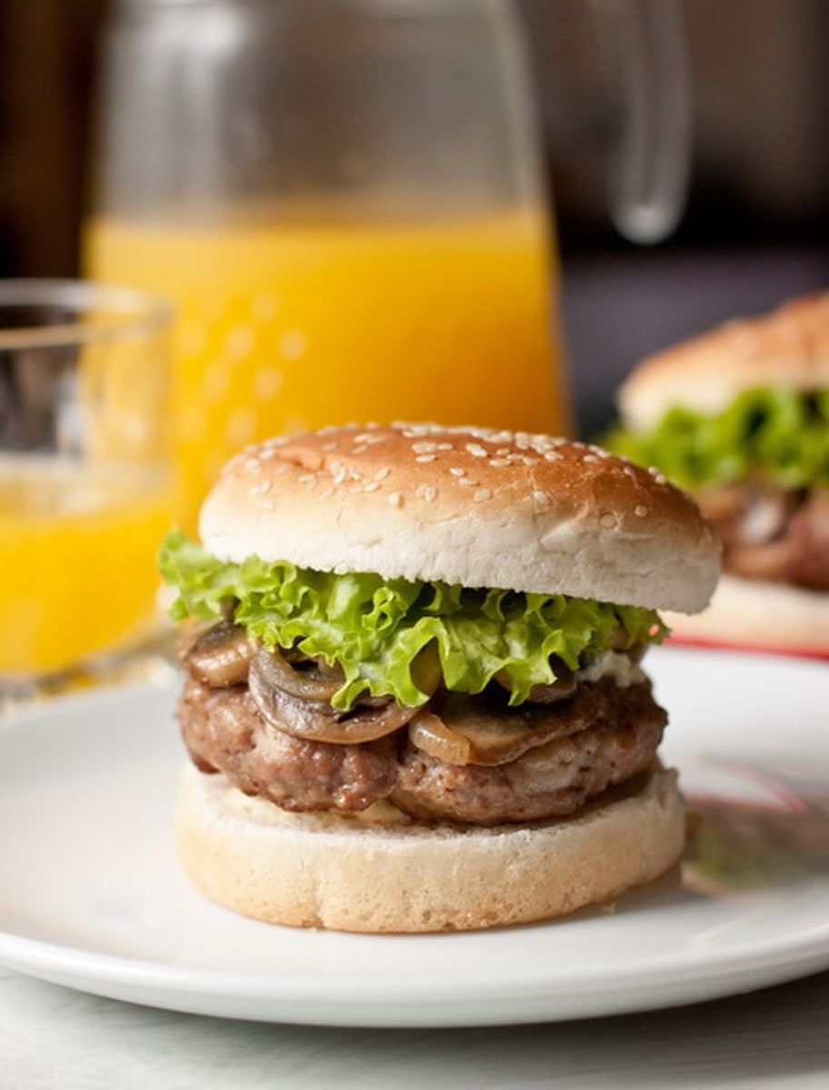 Рецепт гамбургеров с голубым сыром и грибами