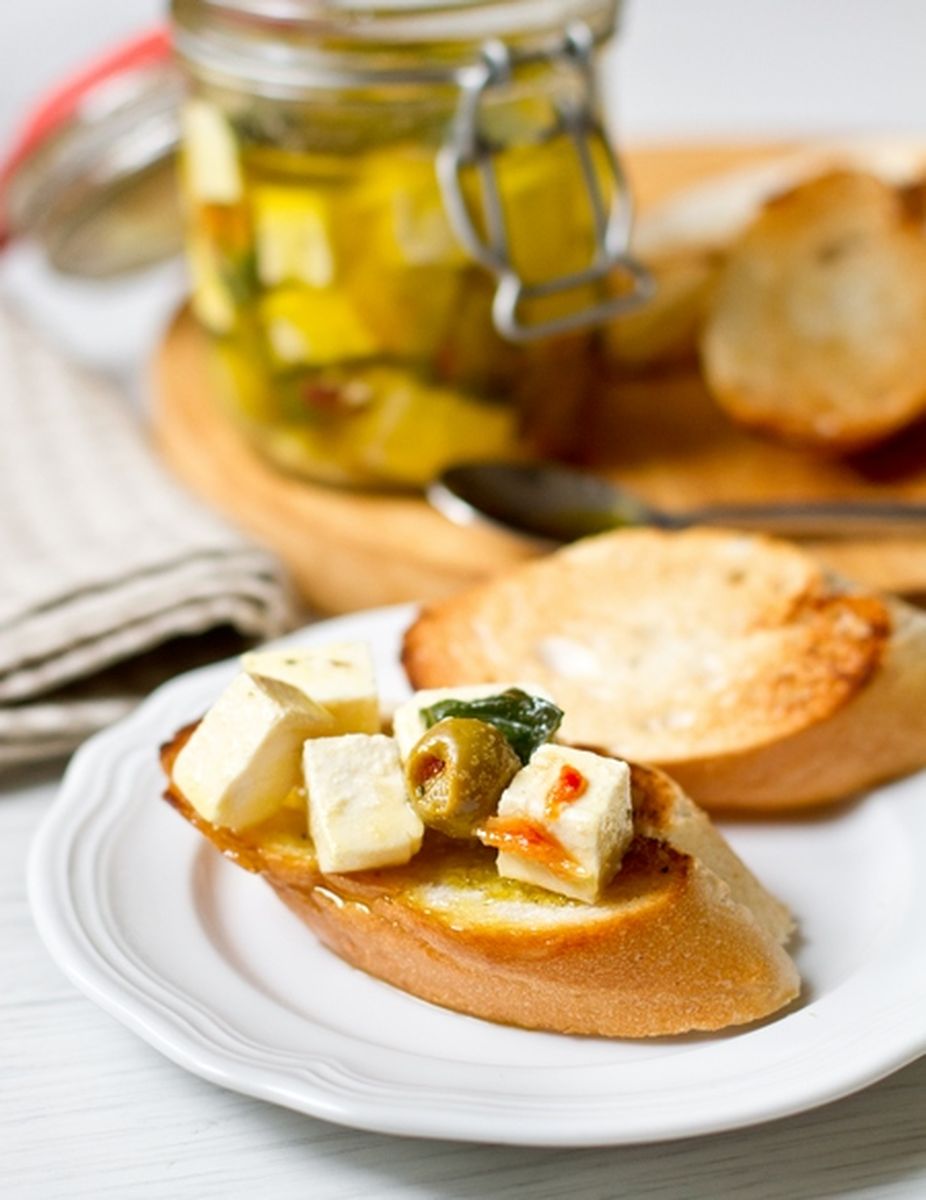 Рецепт маринованной феты с оливками