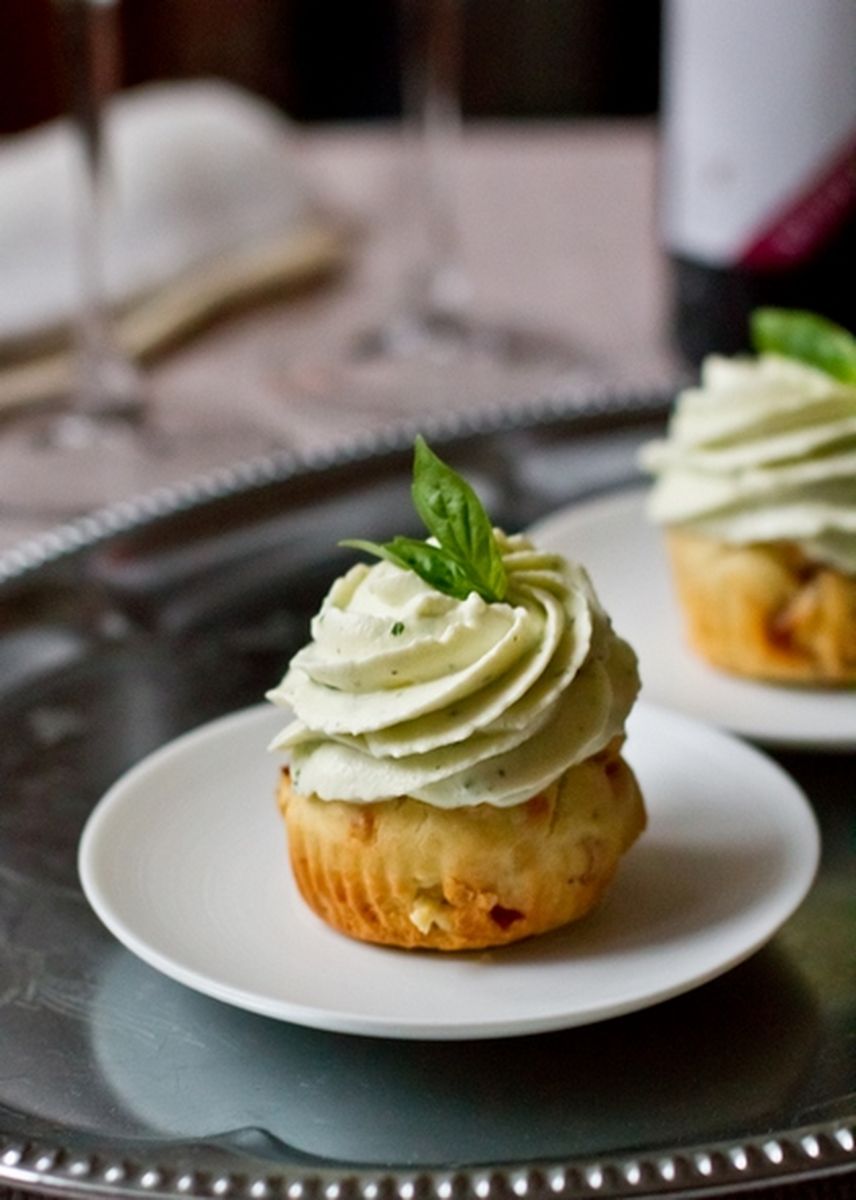 Рецепт закусочных капкейков со сливочно-базиликовым кремом с фото пошагово  на Вкусном Блоге