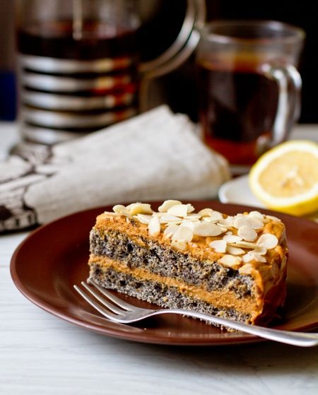 Рецепт макового торта с кремом из вареной сгущенки с фото пошагово на  Вкусном Блоге