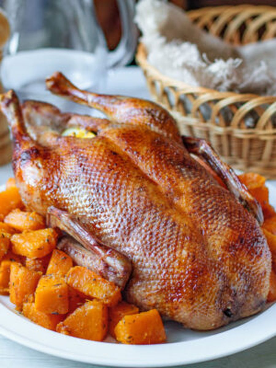 Утка, запеченная с лимонами и тыквой