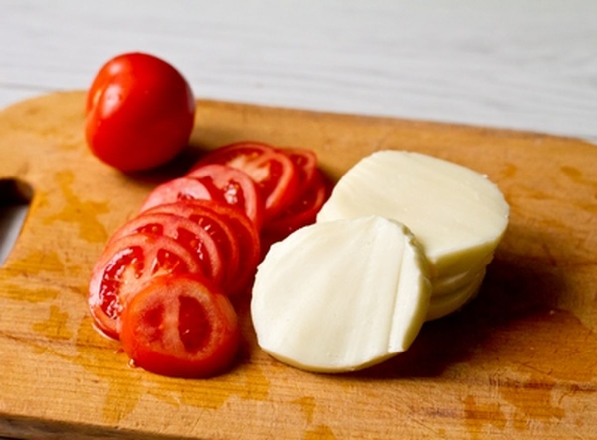 Сыр и томаты
