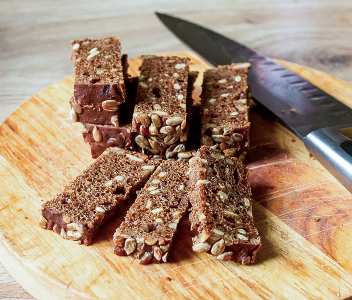 Нарезаем хлеб