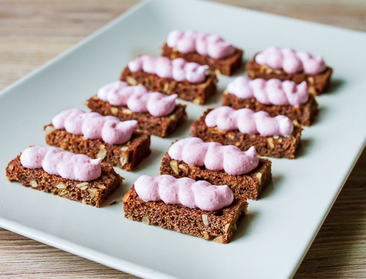 Выкладываем соус