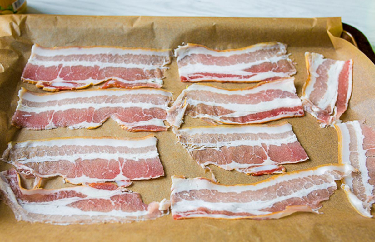 Нарезаем бекон