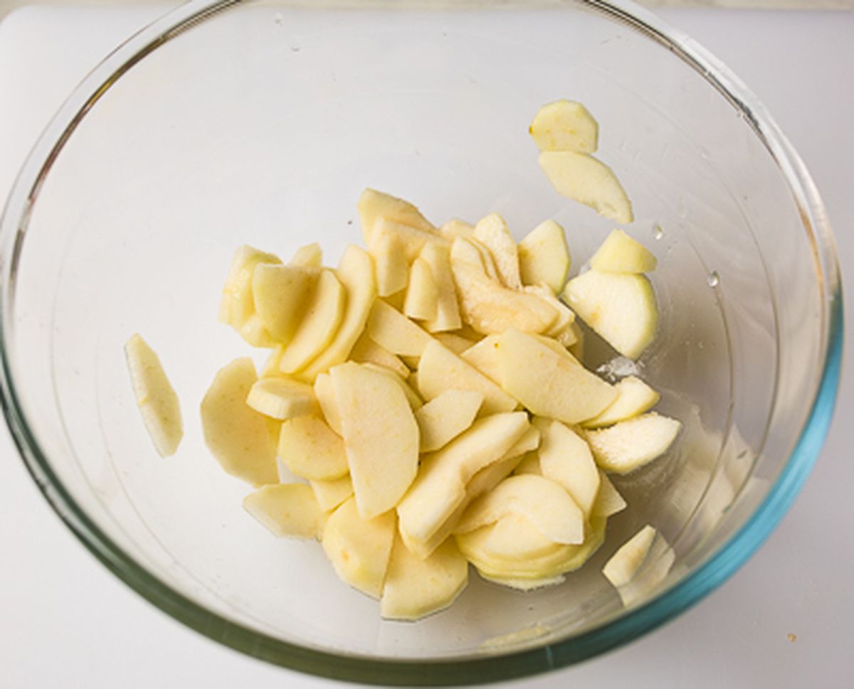 Как нарезать грушу на закуску