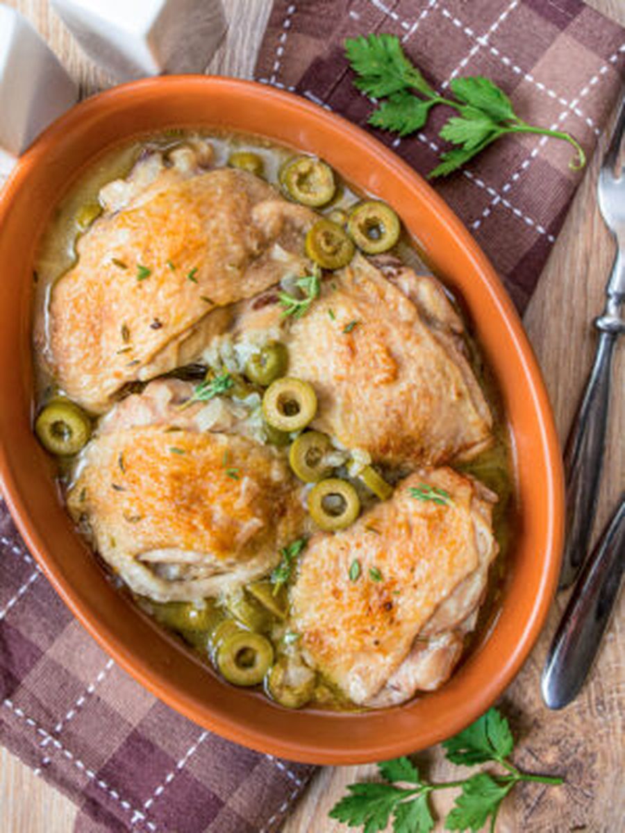Тушеная курица с оливками и тимьяном