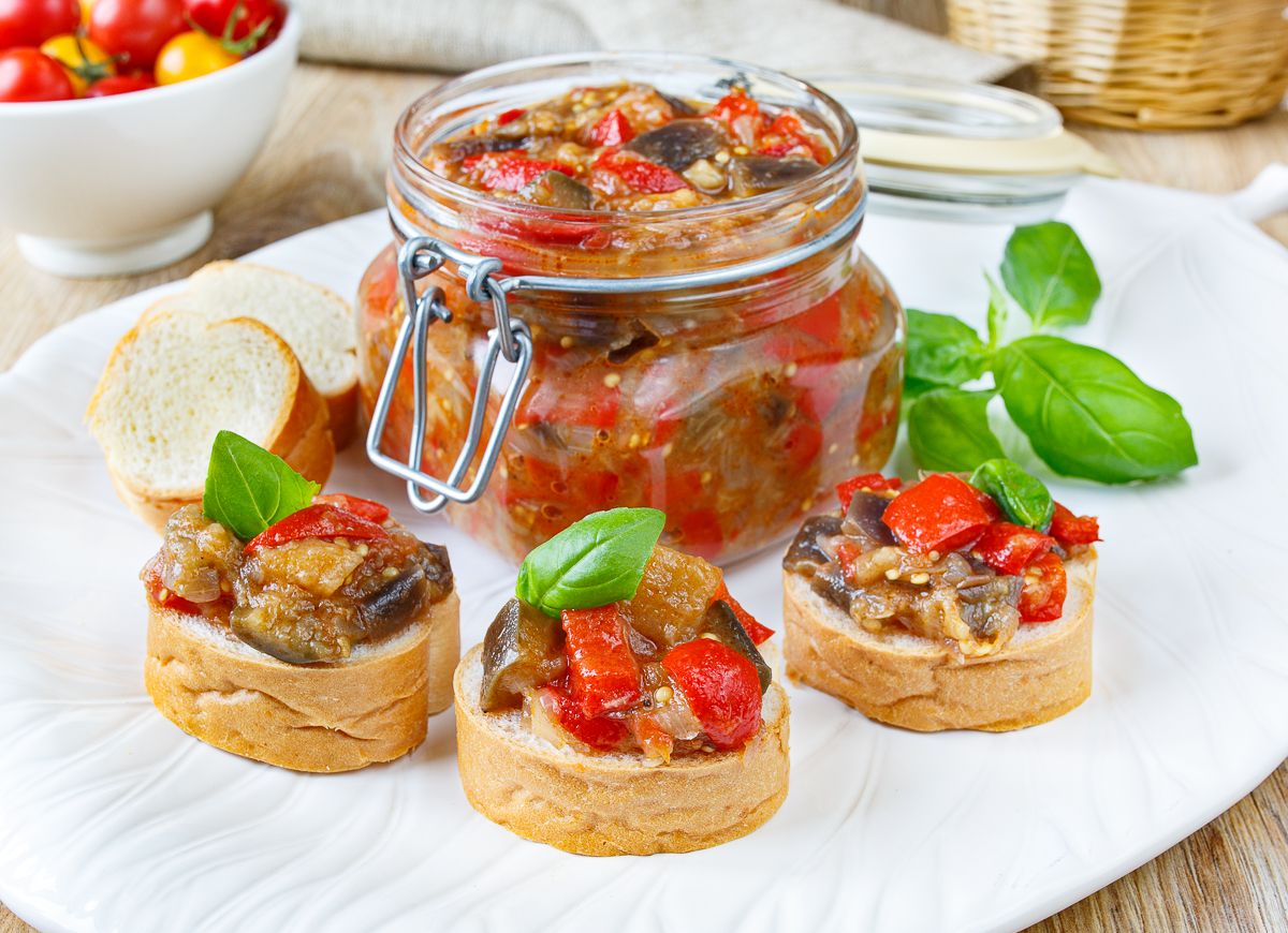 Овощная икра с баклажанами