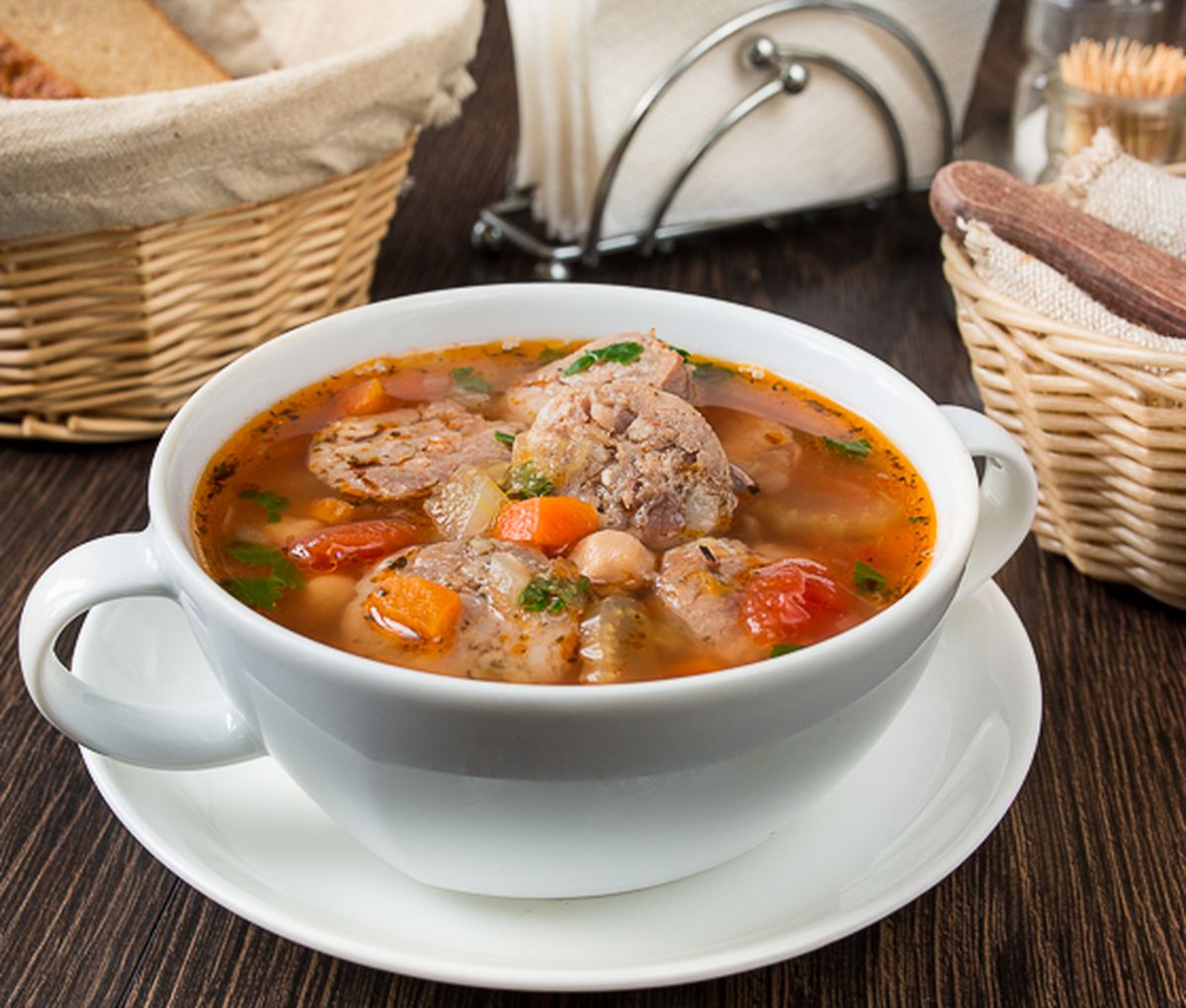Рецепт супа с деревенскими колбасками и нутом