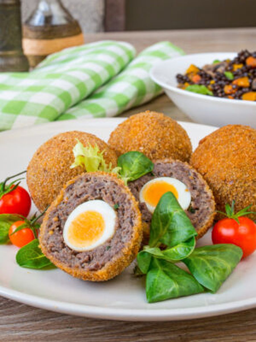 Перепелиные яйца по-шотландски с говядиной