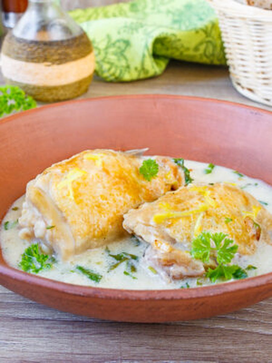 Тушеная курица в лимонном соусе