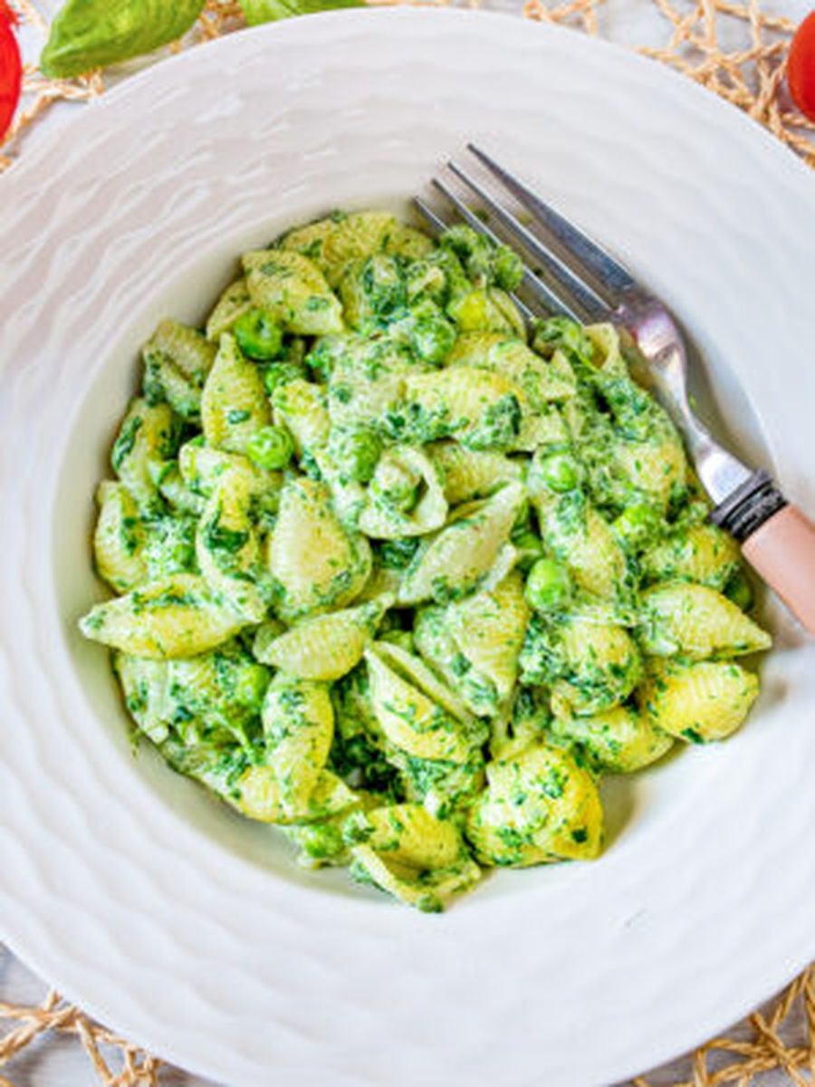 Паста в зеленом сливочном соусе с горошком и шпинатом