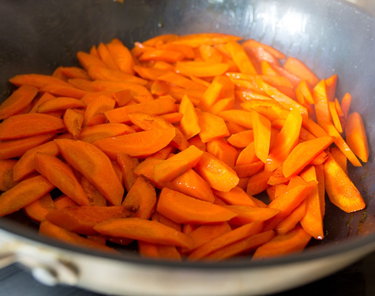 Жарим морковь