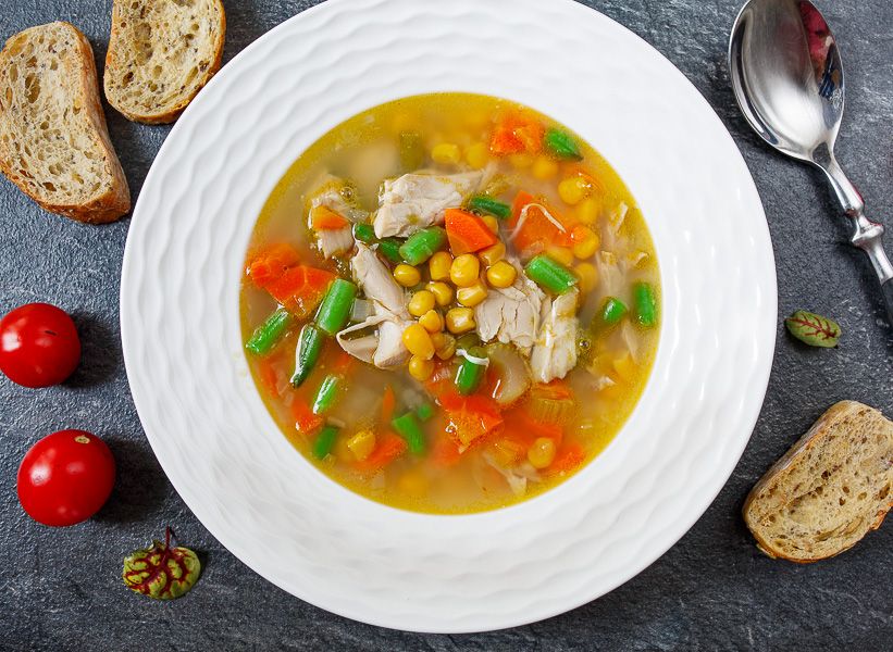 Рецепт легкого куриного супа с кукурузой и зеленой фасолью