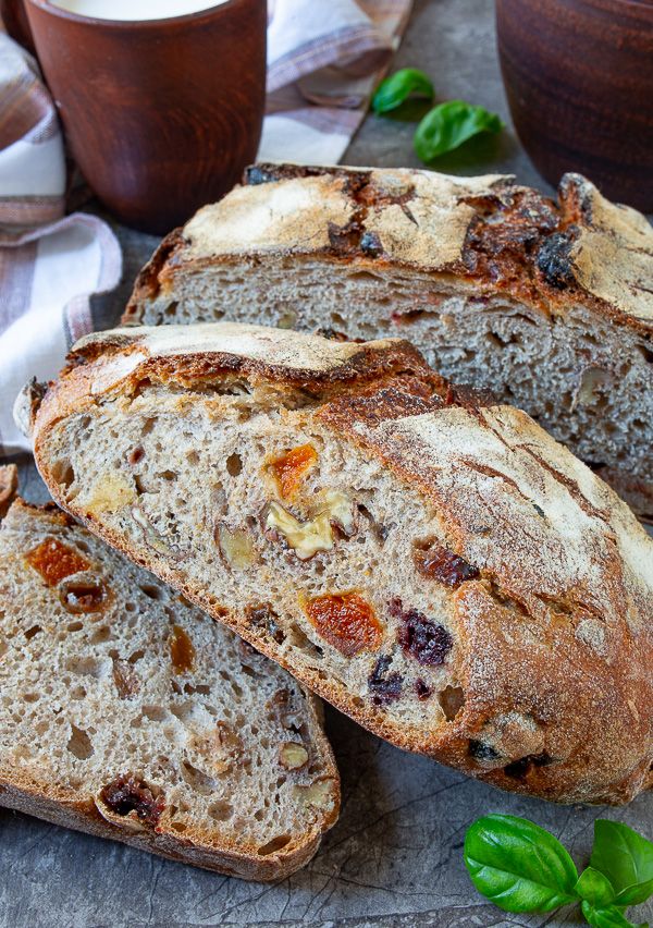 Рецепт ржаного хлеба на закваске с орехами и сухофруктами
