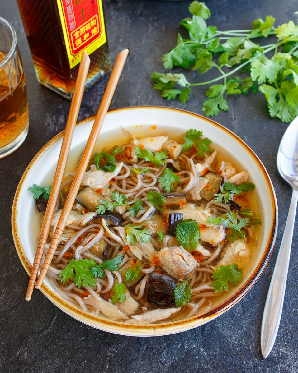 Рецепт азиатского супа с баклажаном и собой