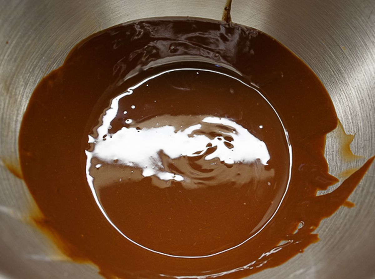 Топим шоколад и масло