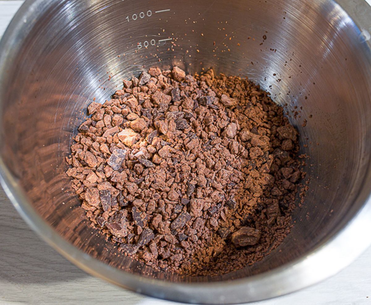 Рубим шоколад