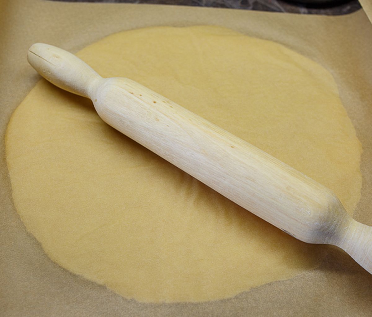 Раскатываем тесто
