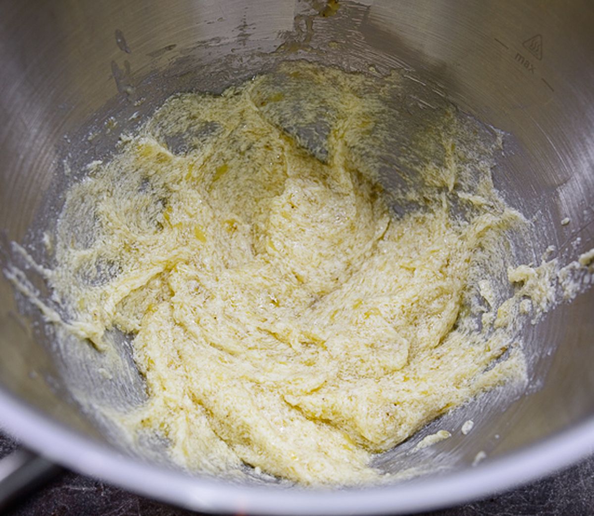 Масло с бананами и сахаром