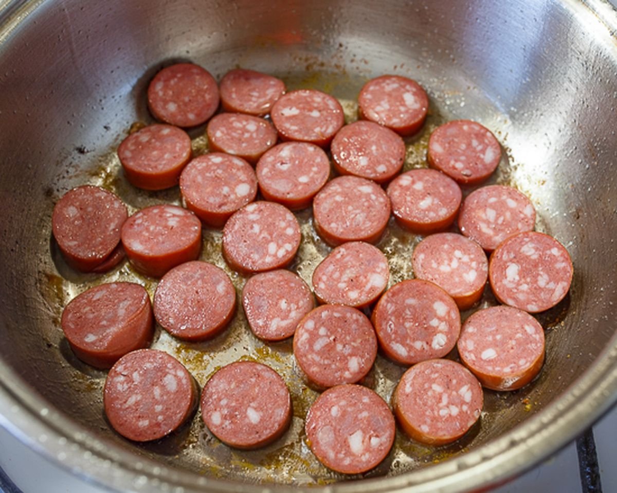 Жарим колбаски