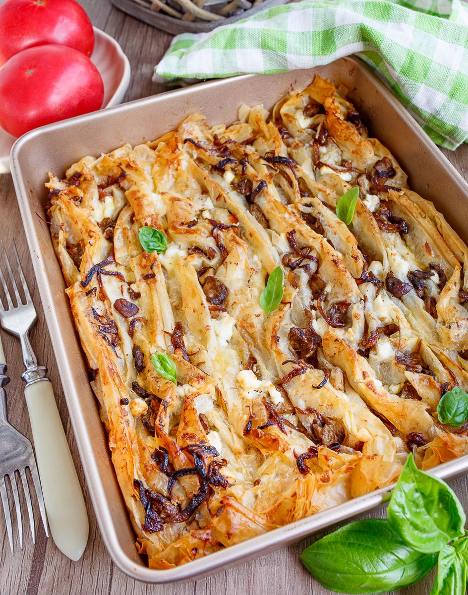 Пирог из теста фило с грибами и фетой