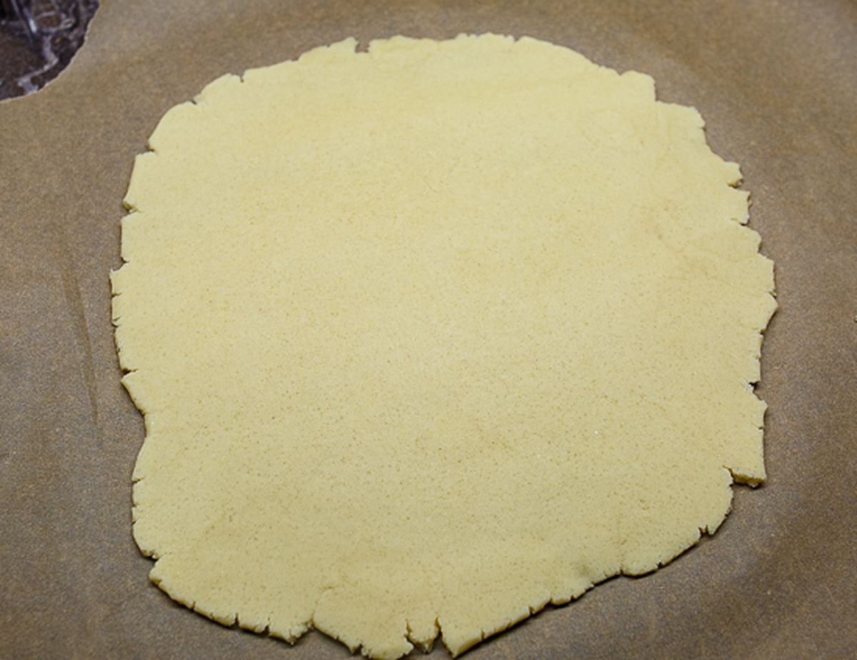 Раскатываем тесто