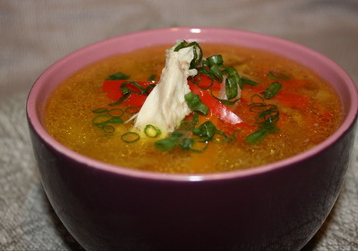 Рецепт куриного супа со сладким перцем и миндалем