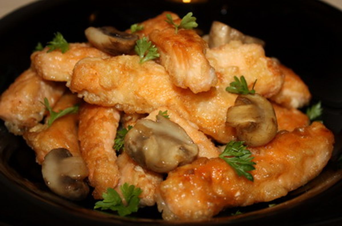 Рецепт лосося в кляре с грибами