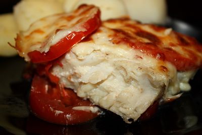 Рецепт трески с помидорами и сыром