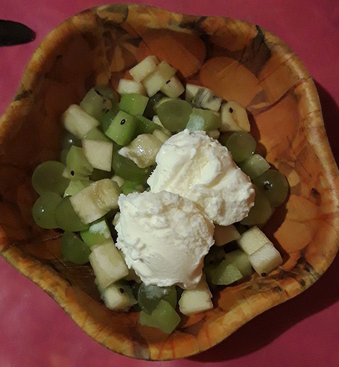 Зеленый фруктовый салат с мороженым.jpg