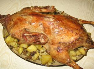 Рецепт утки, запеченной с картофелем и грибами