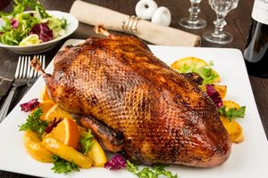 Гусь с яблоками и апельсинами