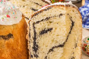 Ажурный маковый кулич