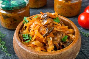 Грибная солянка с капустой на зиму