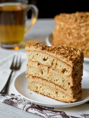 Медовый торт с грецкими орехами