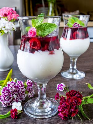 Сметанно-сливочное желе с черешней