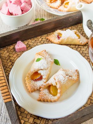 Творожное печенье с персиками