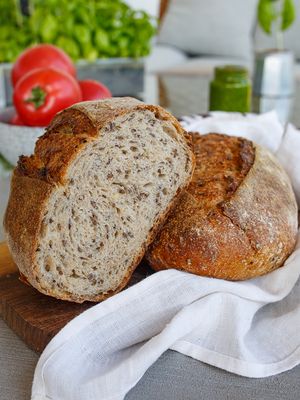 Пшеничный хлеб с жареным льном на закваске