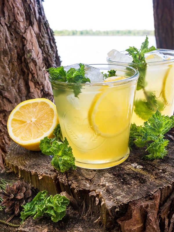 Домашний лимонад рецепт из лимонов и мяты. Прохладительные напитки. Холодный чай. Чай с лимоном. Холодный чай с мятой и лимоном.