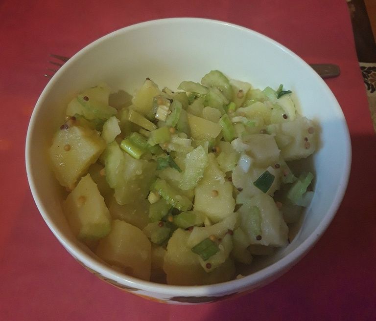 Картофельный салат с сельдереем.jpg